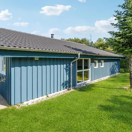 Casa de Férias Cozy Home In Hovborg With Sauna Hovborg